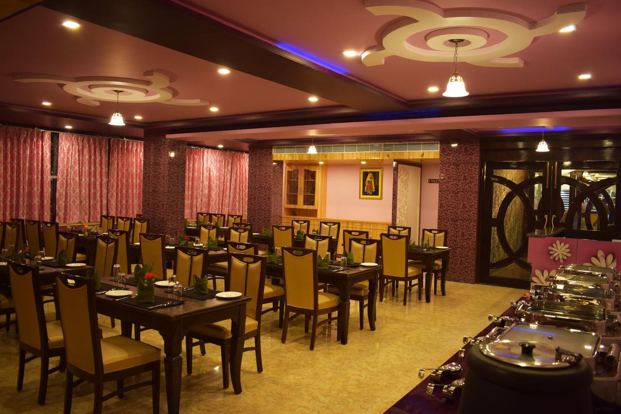 Hotel New Majestic Ajmer Exteriör bild